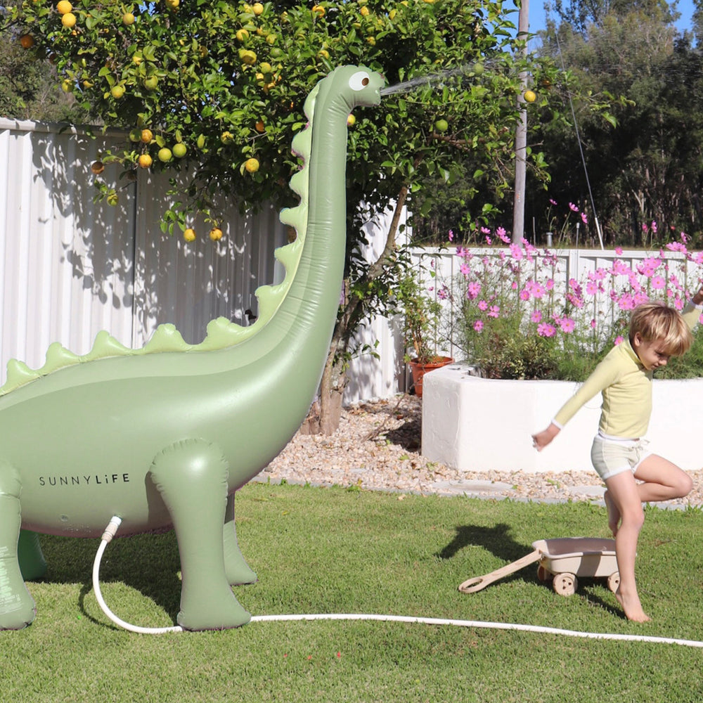 dino giant sprinkler into the wild green  